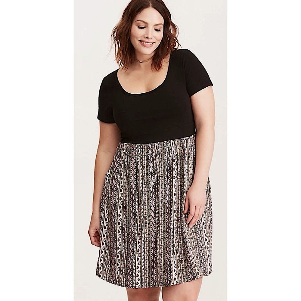 Torrid size 3 knit to woven boarder print dress with pockets
